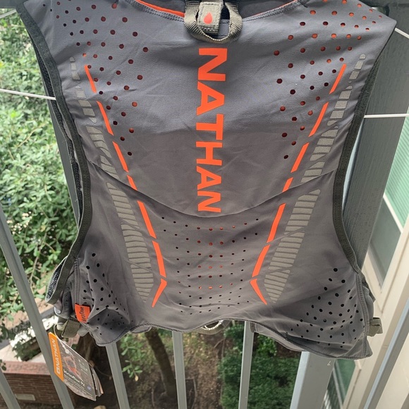 Nathan vapor kart hydration vest. Small - Picture 4 of 6